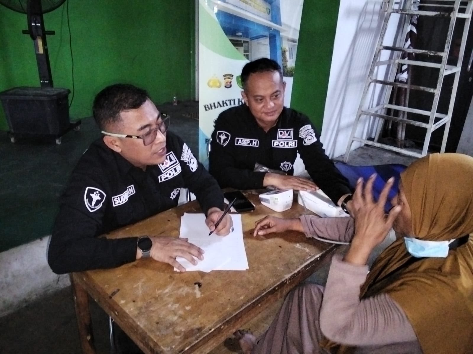 Asap TPA Jatiwaringin Berdampak ke Warga, Polresta Tangerang Buka Layanan Kesehatan