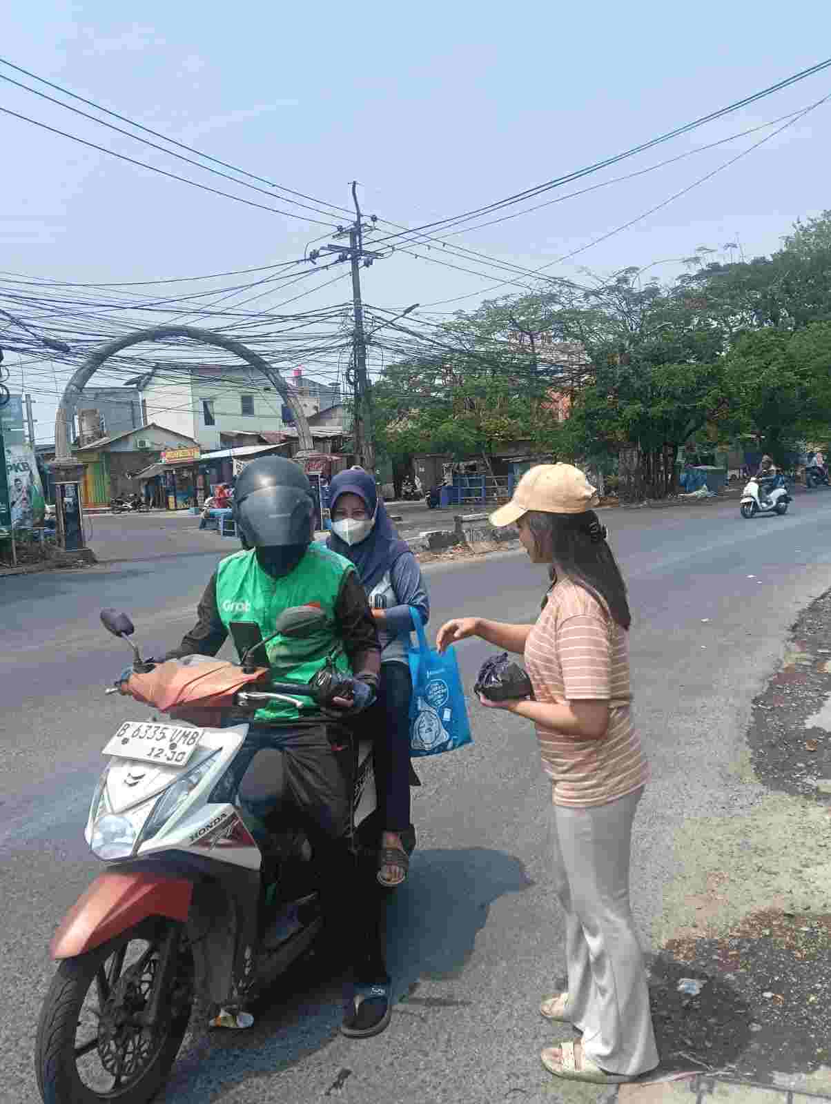 Bob Fallah C.BJ, C.PA Direktur PT DIB Nusantara Media Sekaligus Pimpinan Perusahaan Media Online Apresiasi ke Wartawan AlapalapNews yang Sudah Adakan Jum'at berkah
