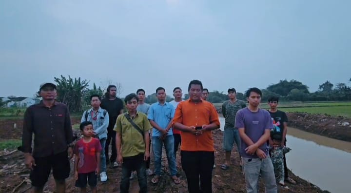 Inisiatif Warga Sukatani Tuai Apresiasi, Normalisasi Sungai Dilakukan Secara Swadaya